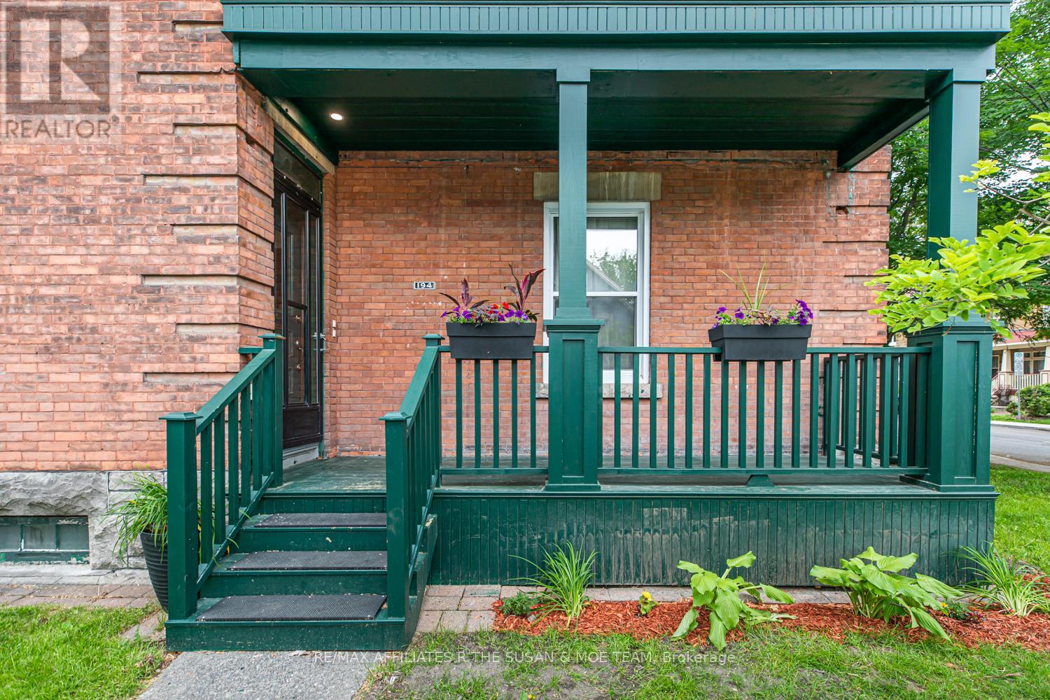 194 Augusta apt 2 balcony