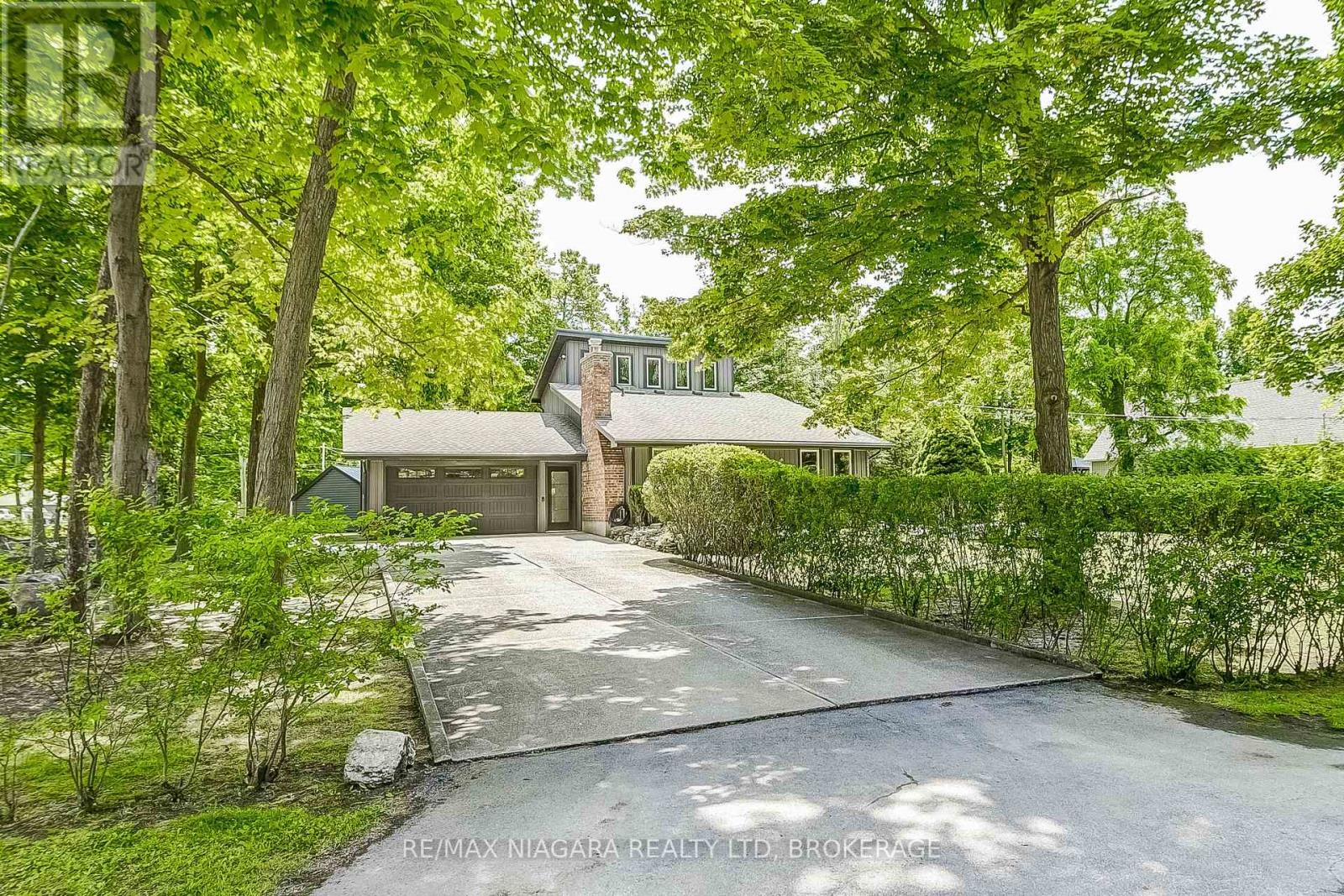 4905 MAPLEVIEW CRESCENT - 1