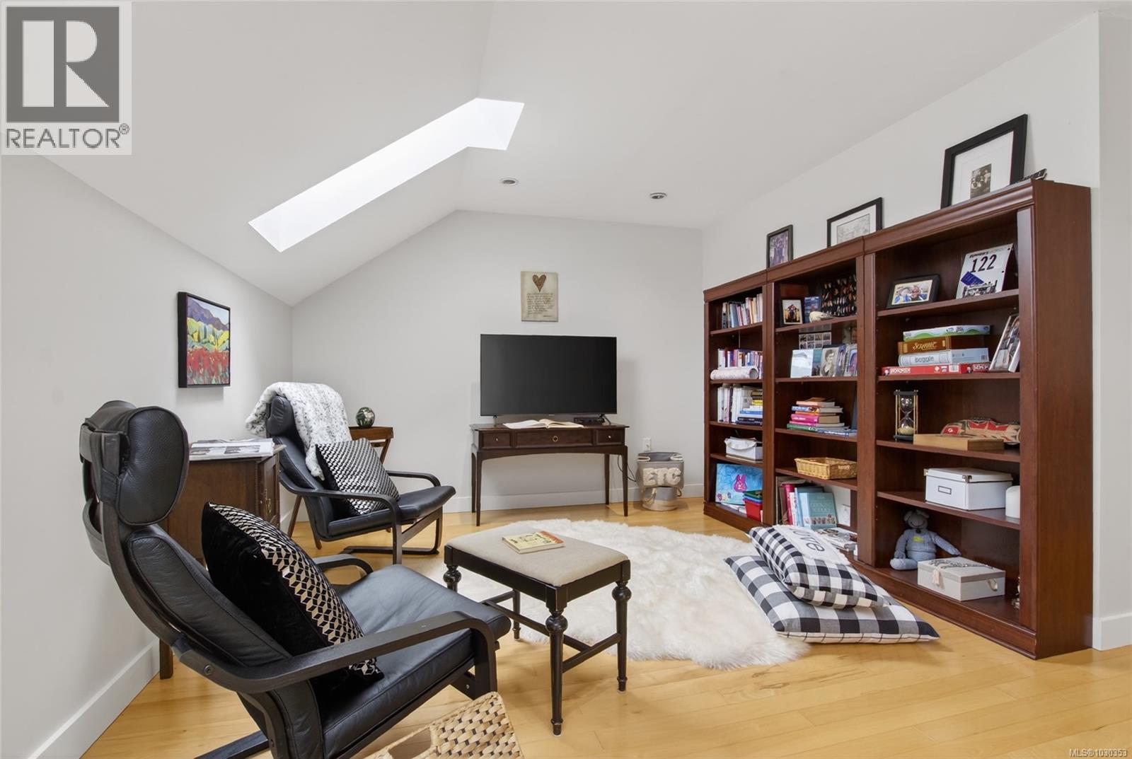 319 CHEMAINUS RD - 23