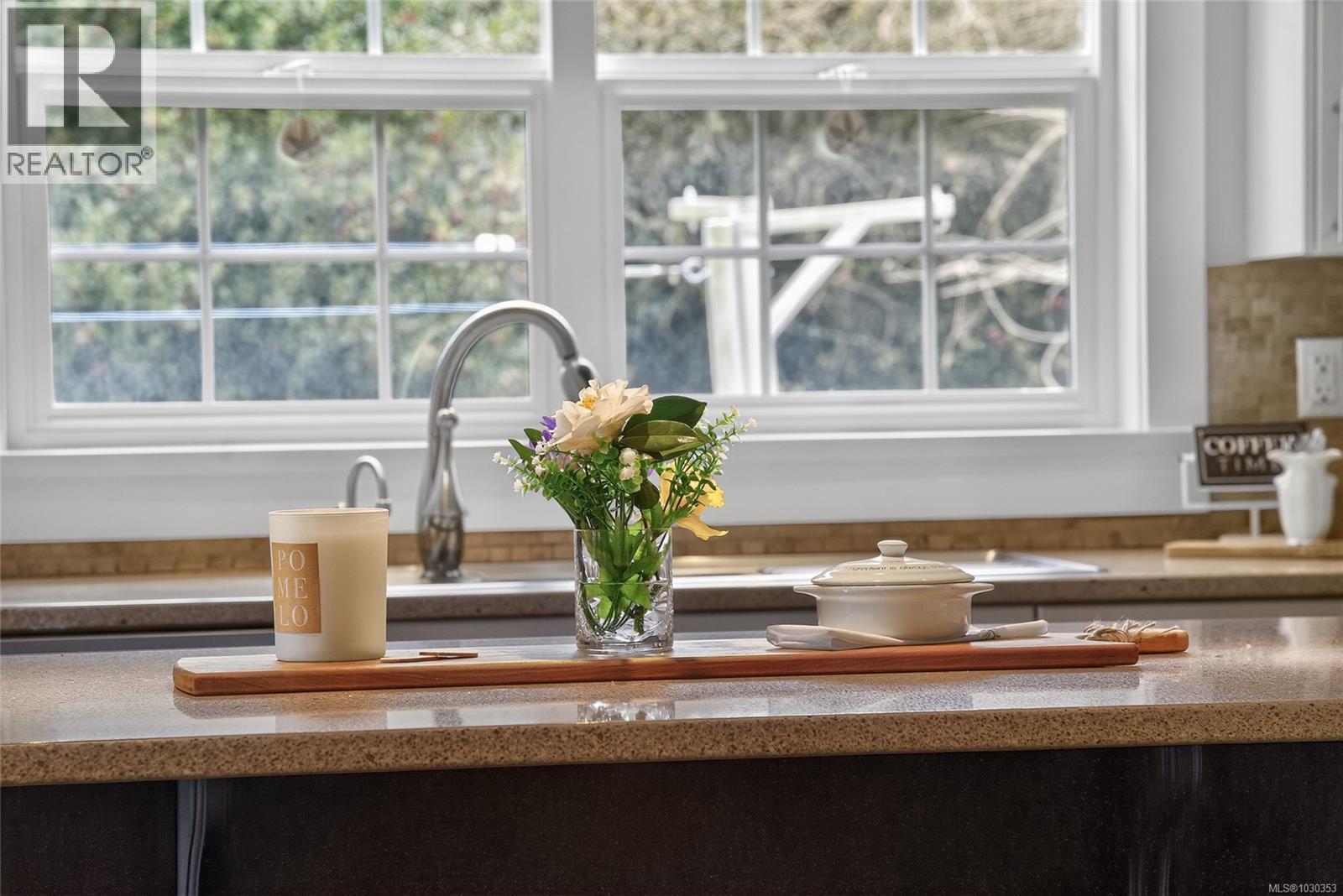 319 CHEMAINUS RD - 9