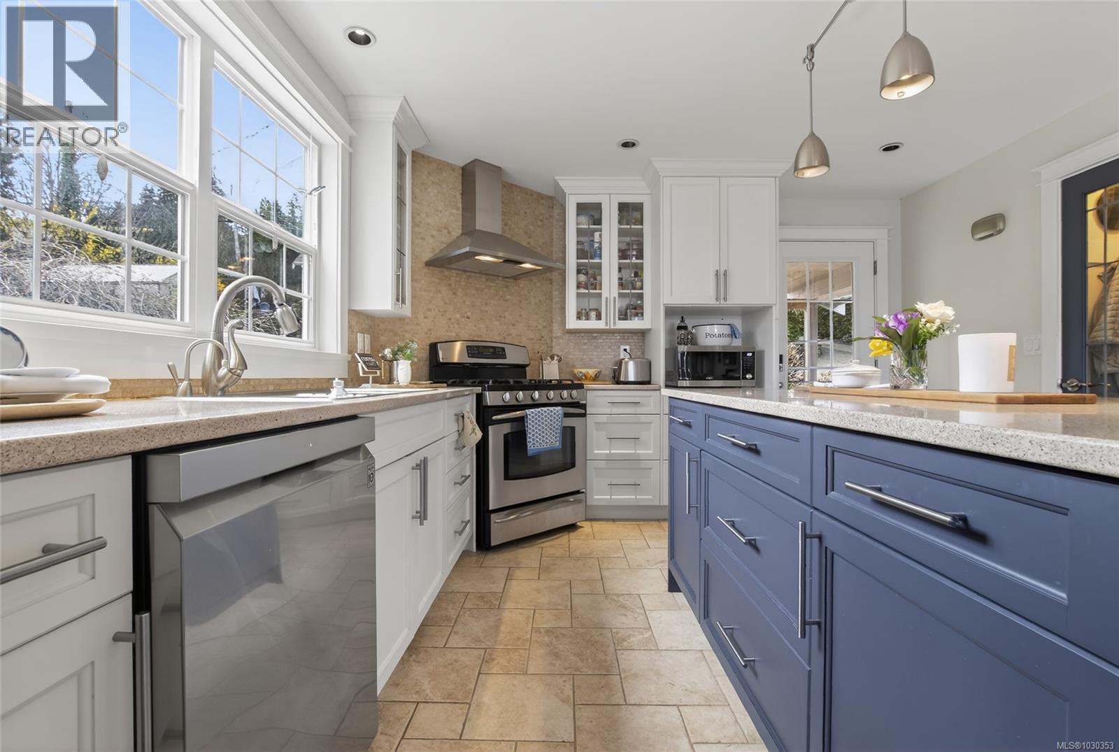 319 CHEMAINUS RD - 7