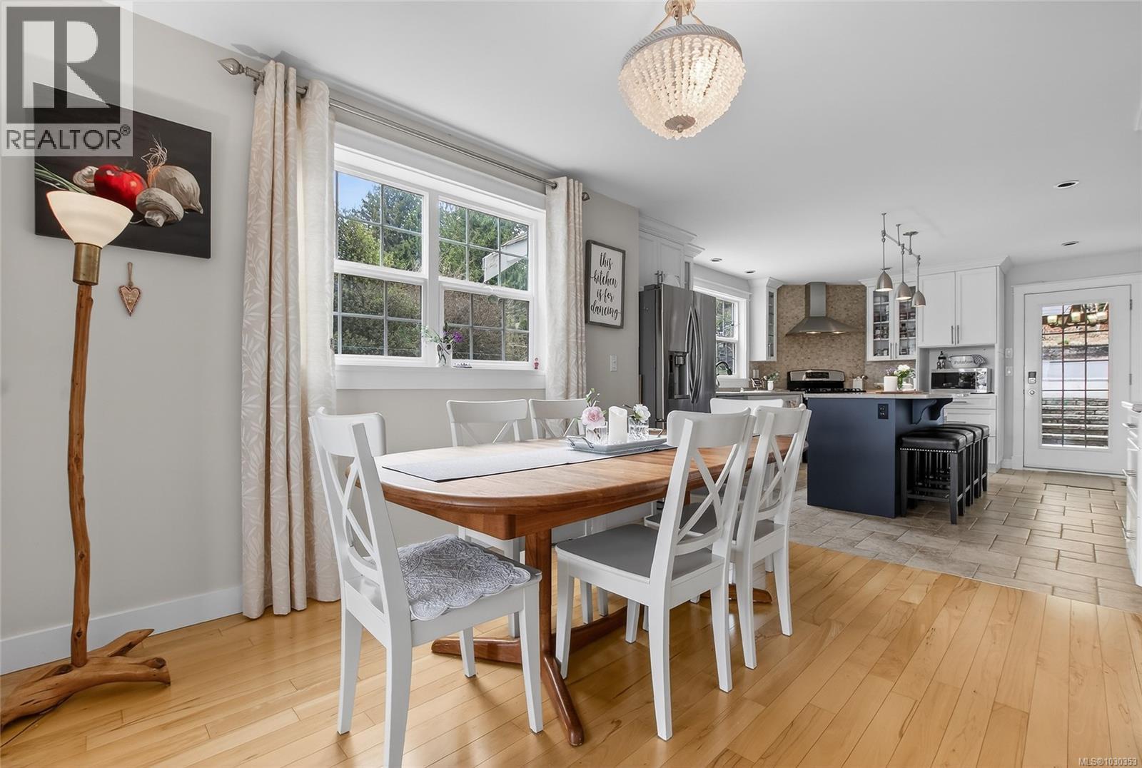 319 CHEMAINUS RD - 10