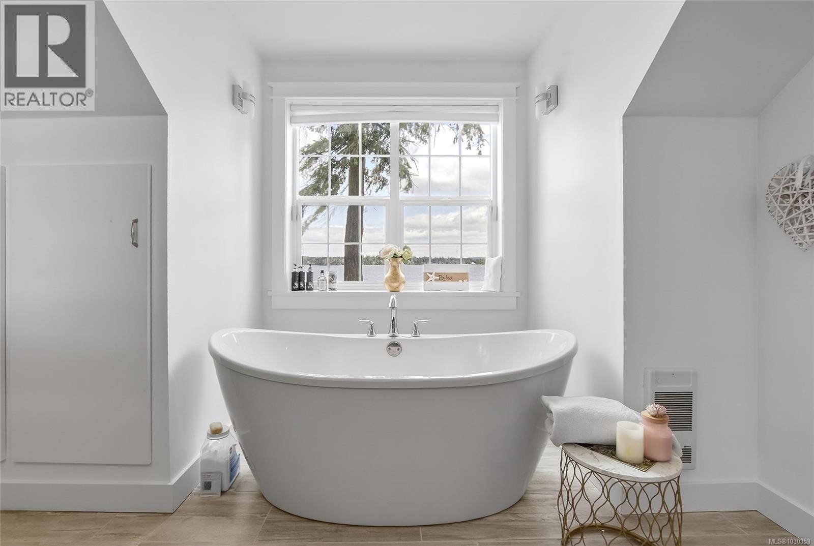 319 CHEMAINUS RD - 29