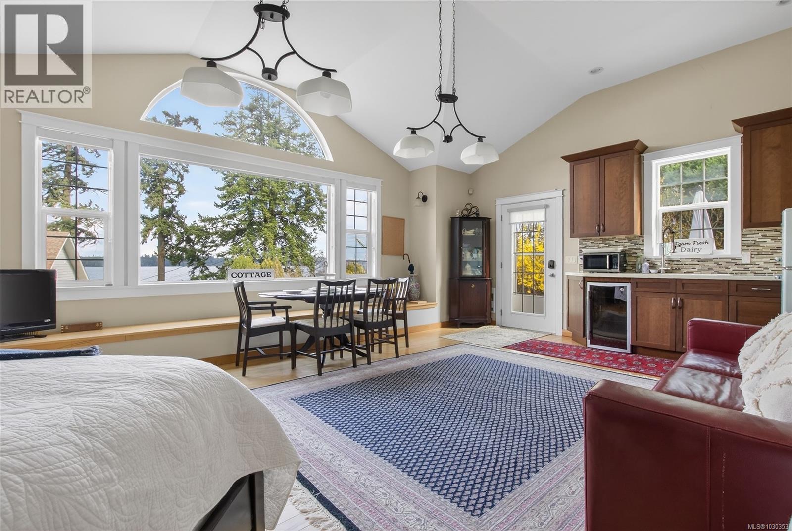 319 CHEMAINUS RD - 40