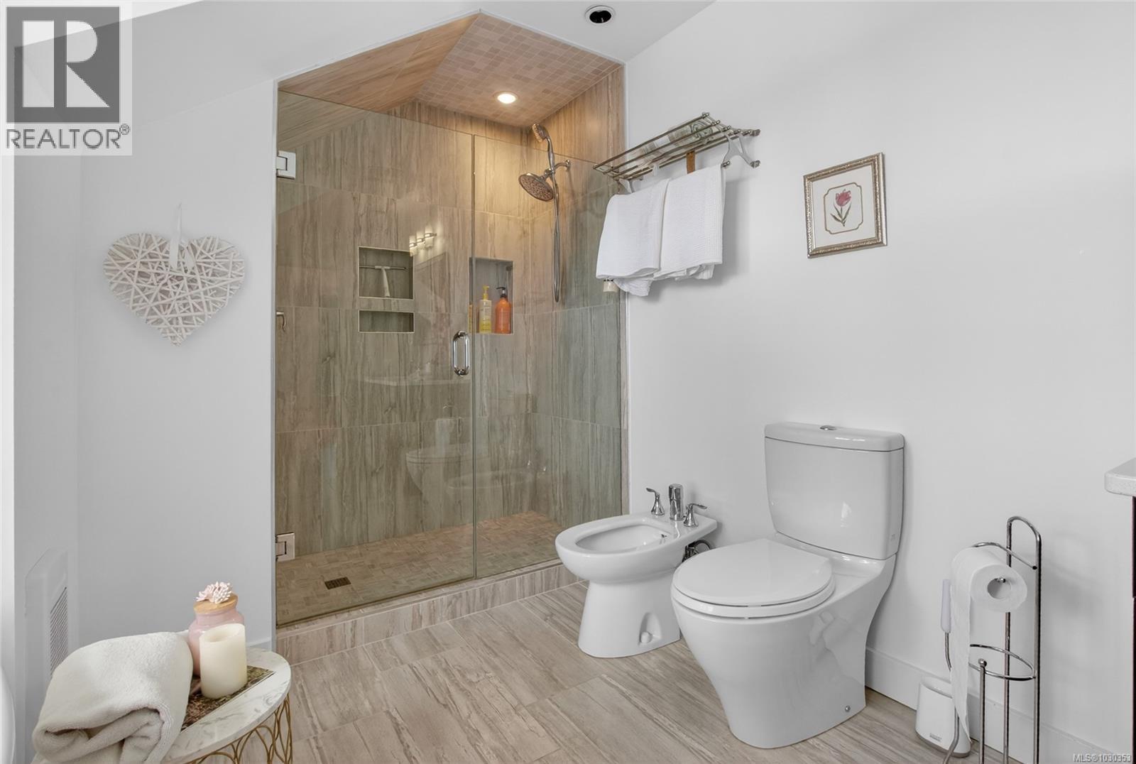 319 CHEMAINUS RD - 30