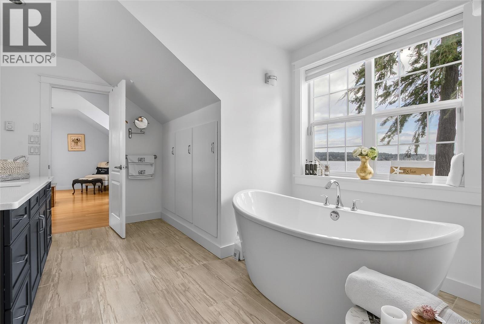 319 CHEMAINUS RD - 28