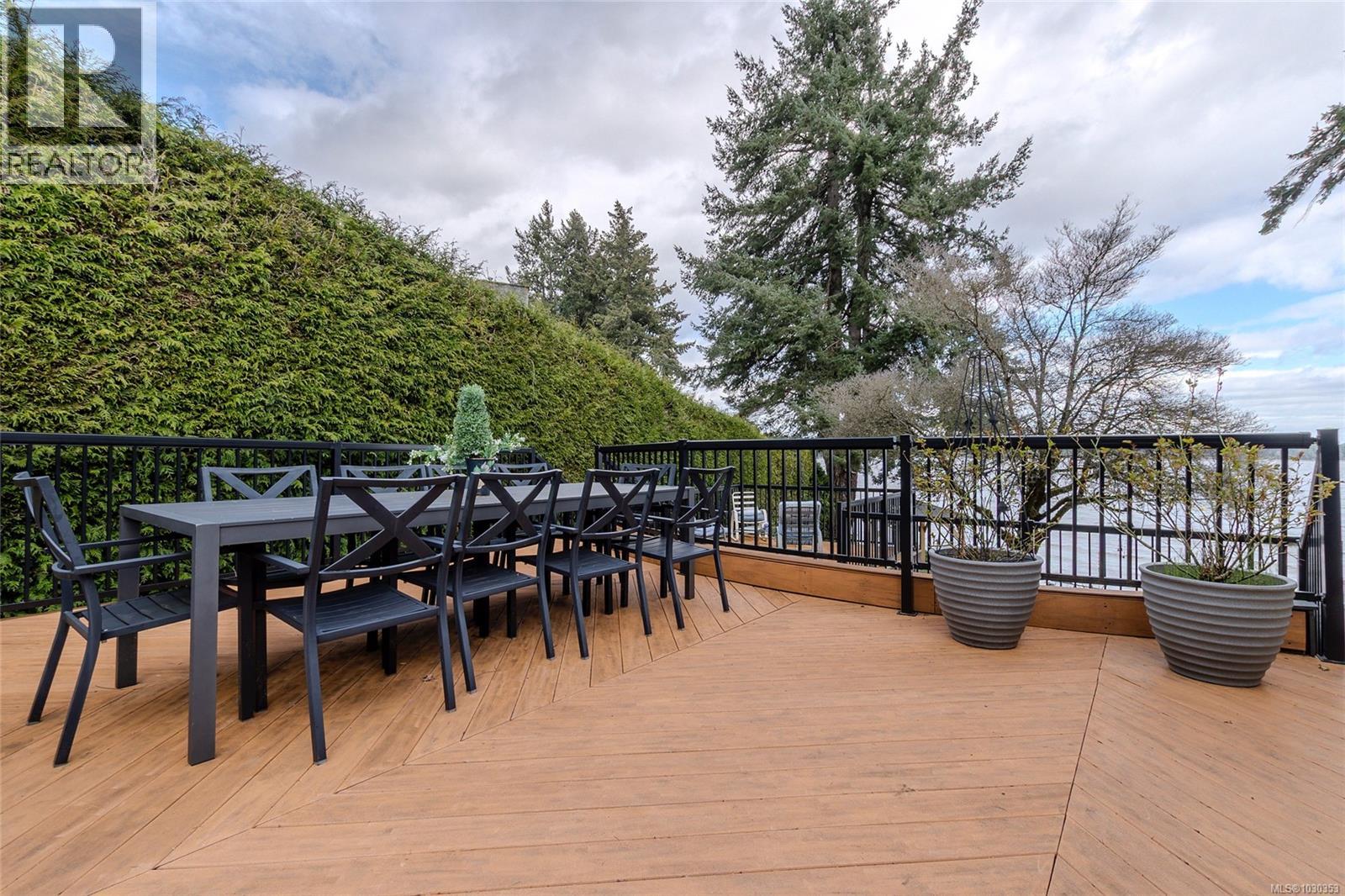 319 CHEMAINUS RD - 49