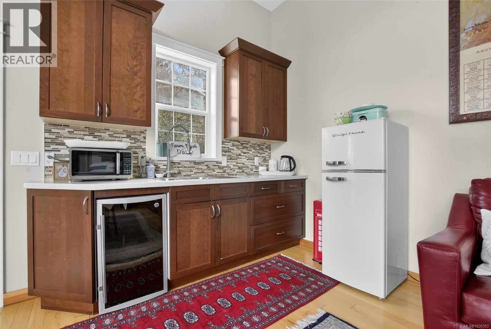 319 CHEMAINUS RD - 42