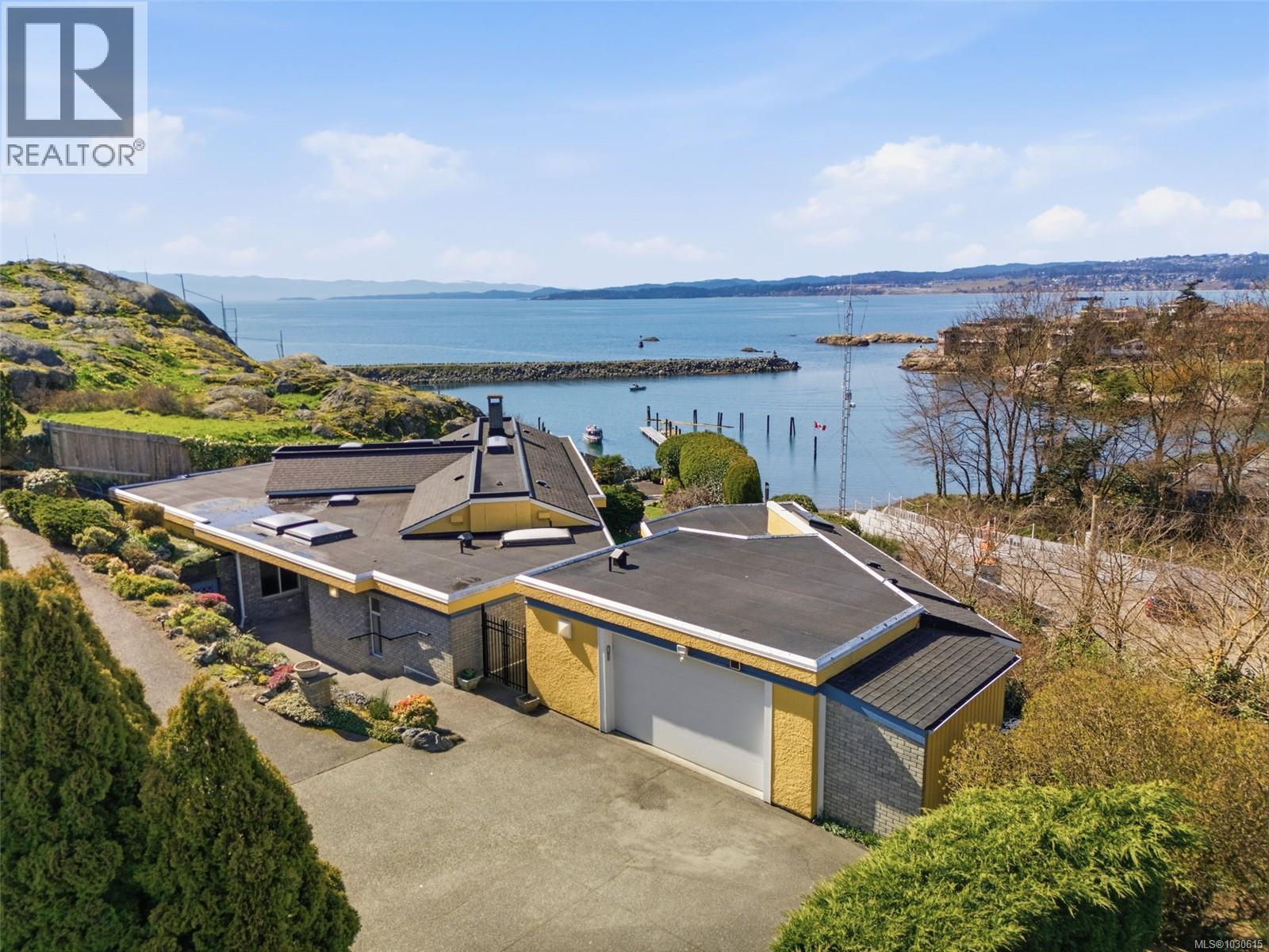 312 Clifton Terr, Esquimalt