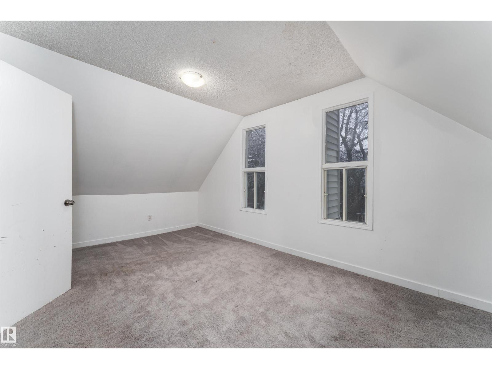 11817 44 ST NW, Edmonton