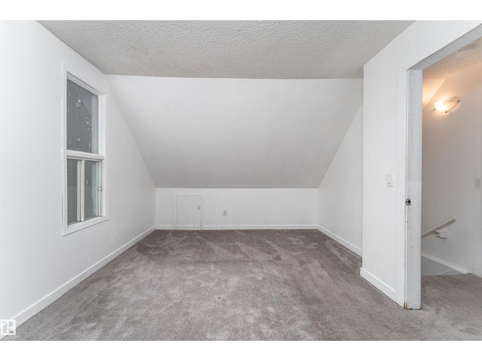 11817 44 ST NW, Edmonton