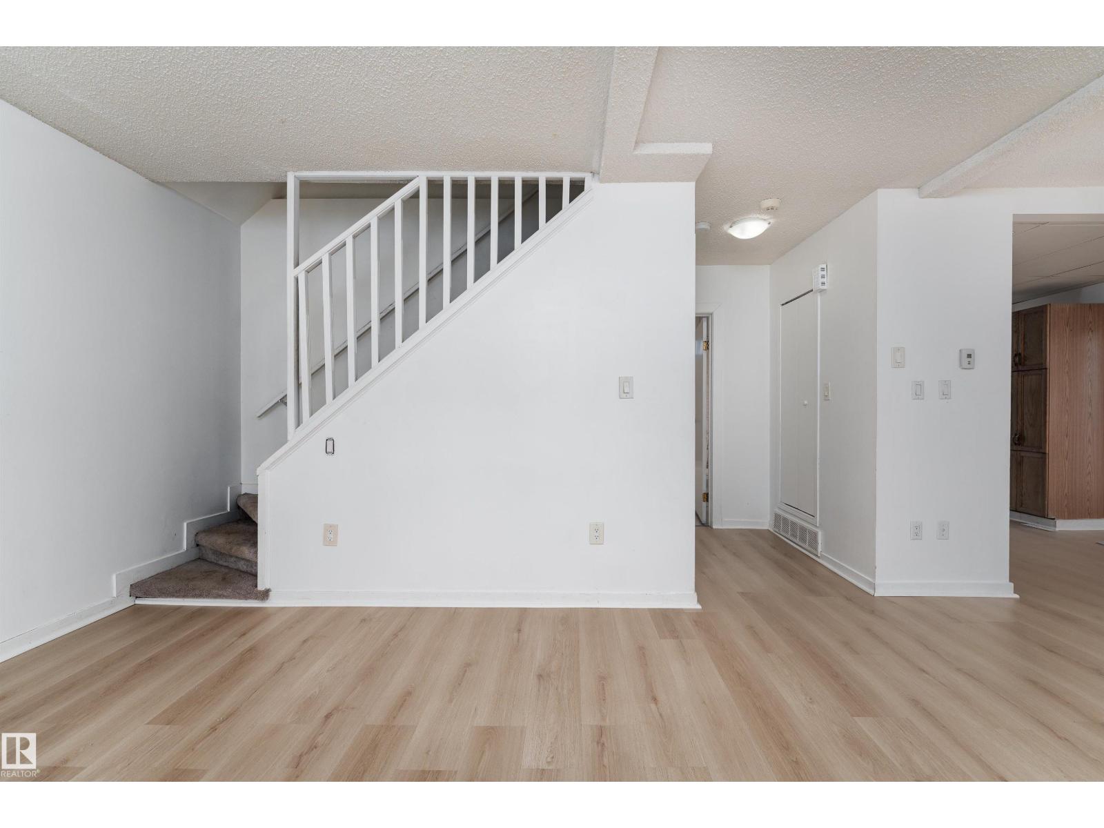 11817 44 ST NW, Edmonton