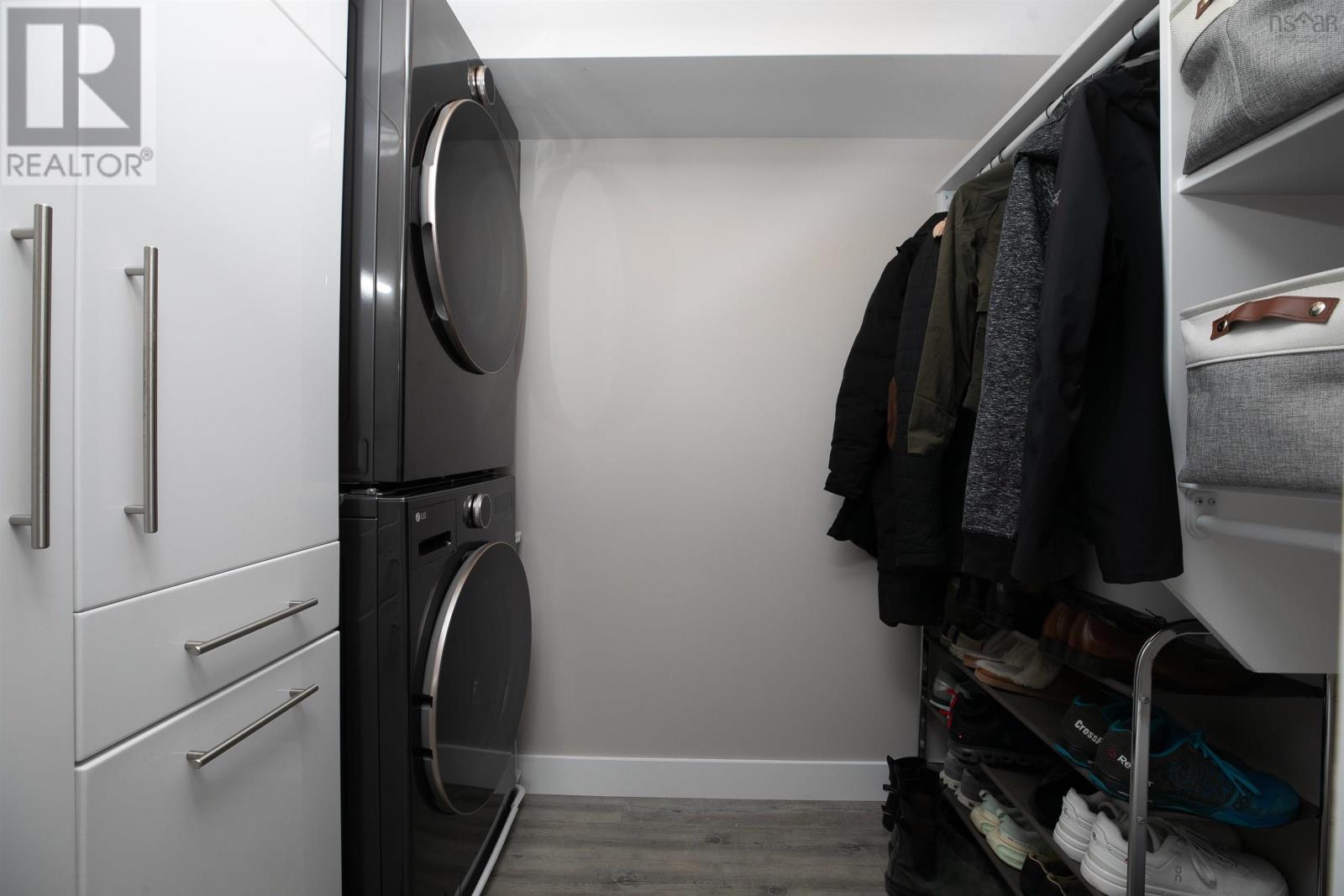 Property 19 of 42 of 118 5662 Roberts Street