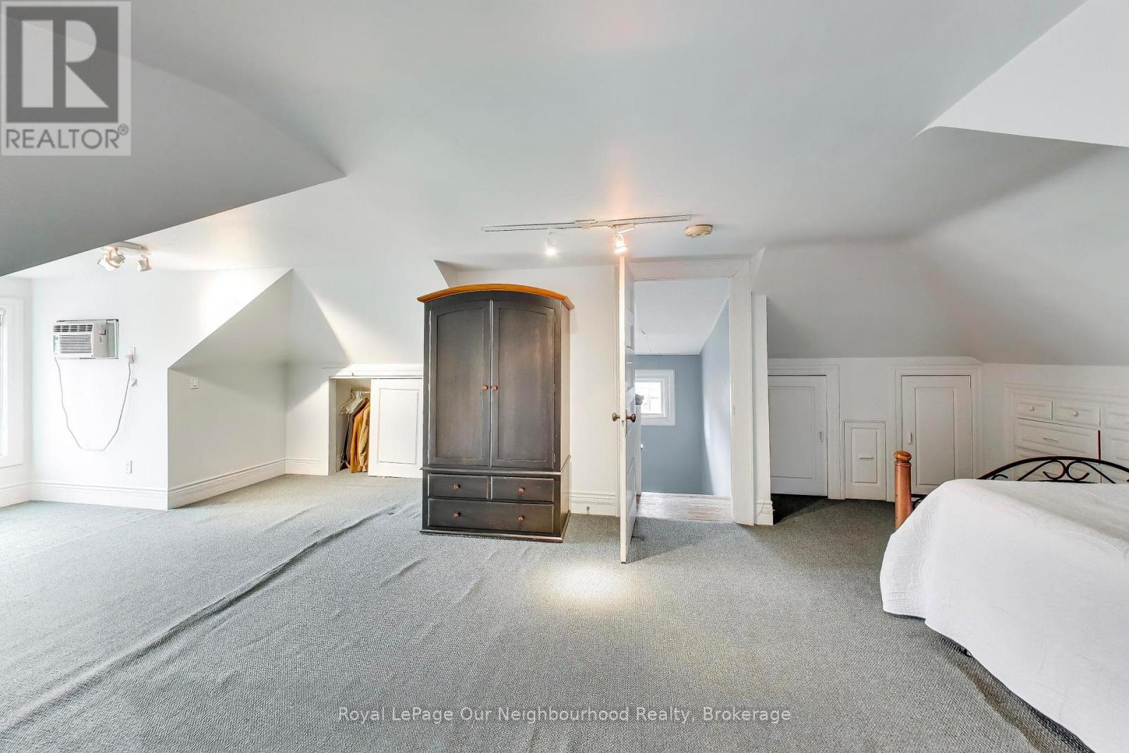 166 LYTTON BOULEVARD - 33