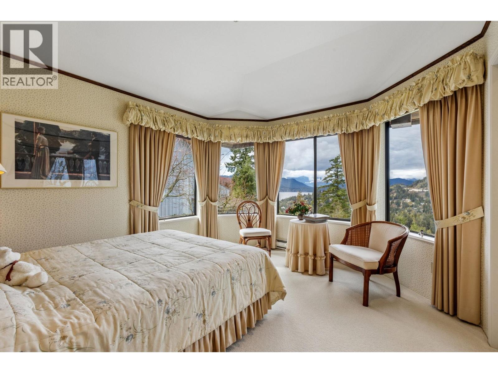 5180 MEADFEILD ROAD, West Vancouver