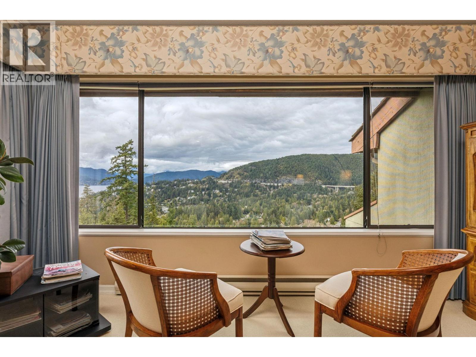 5180 MEADFEILD ROAD, West Vancouver