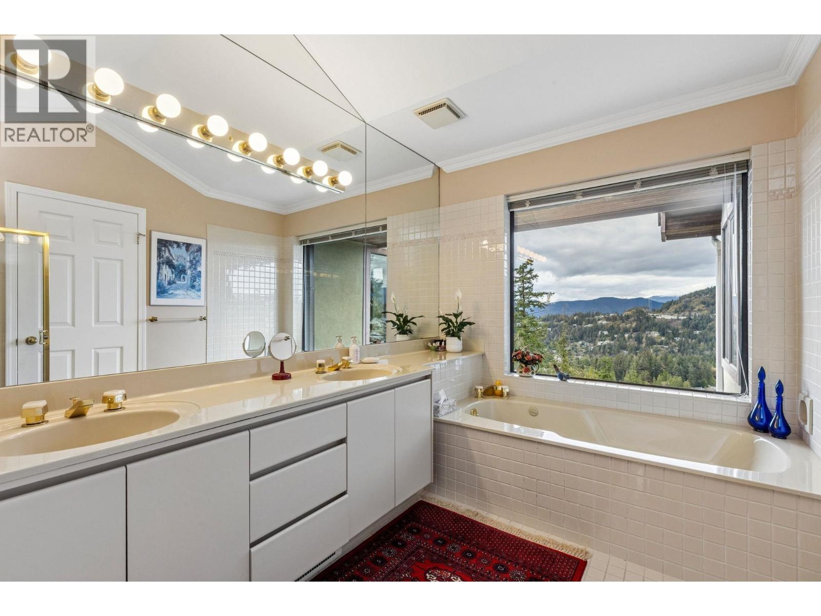 5180 MEADFEILD ROAD, West Vancouver