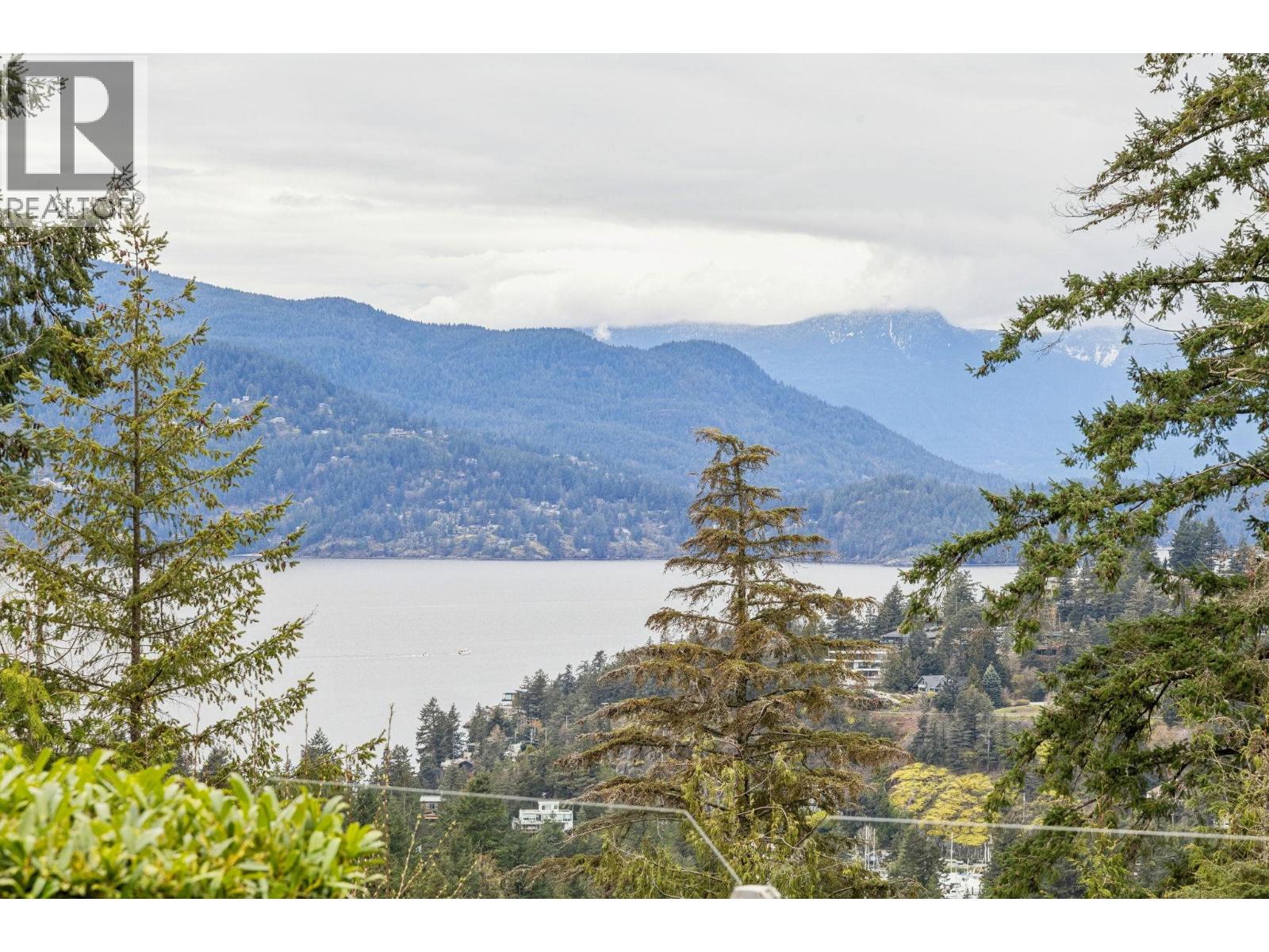 5180 MEADFEILD ROAD, West Vancouver