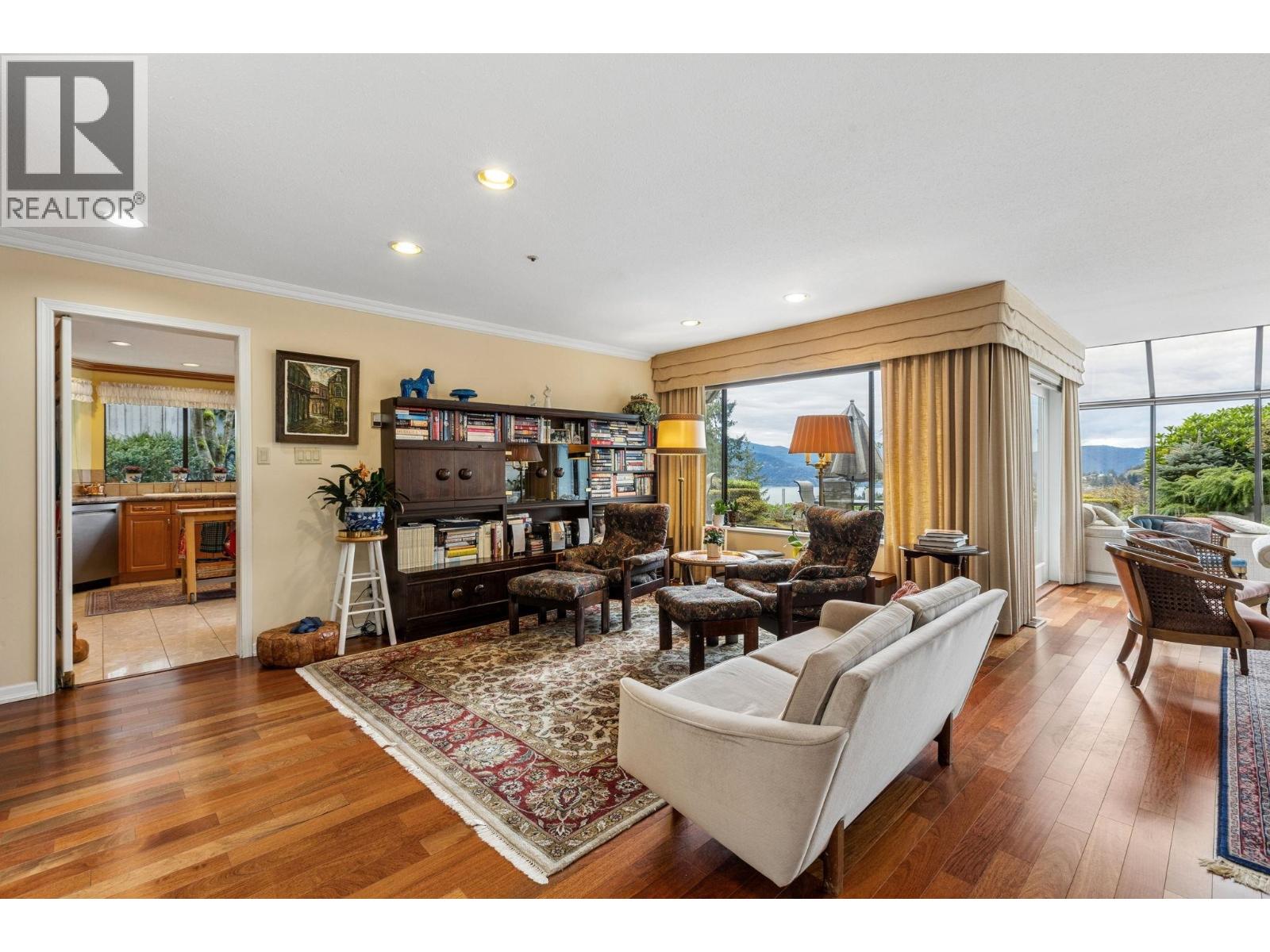 5180 MEADFEILD ROAD, West Vancouver