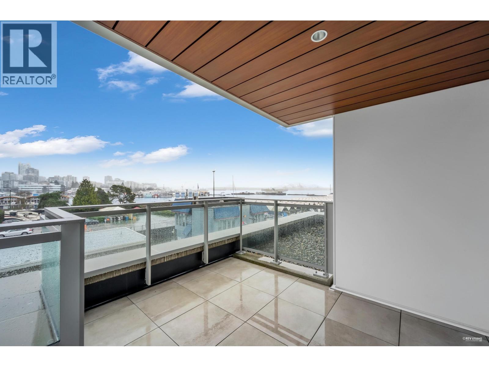 320 755 HARBOURSIDE DRIVE, North Vancouver