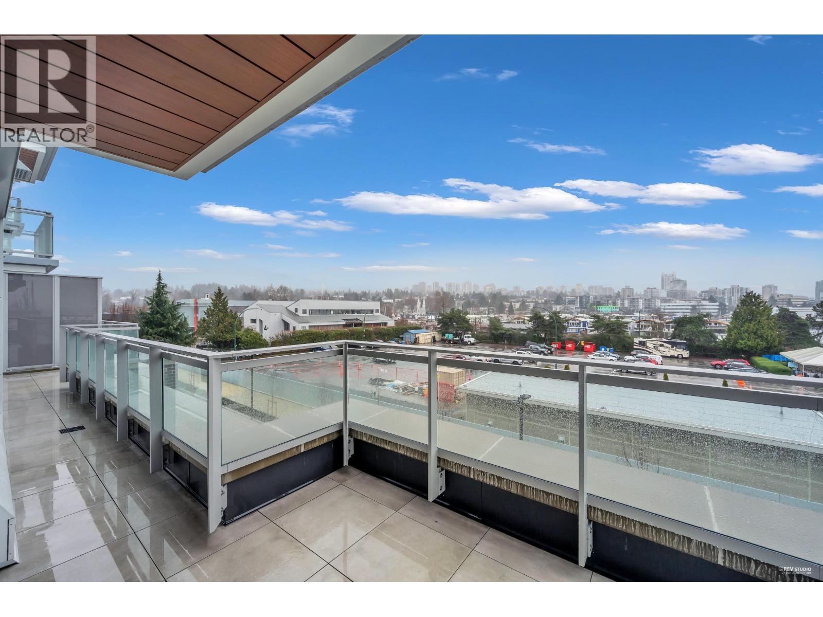 320 755 HARBOURSIDE DRIVE, North Vancouver