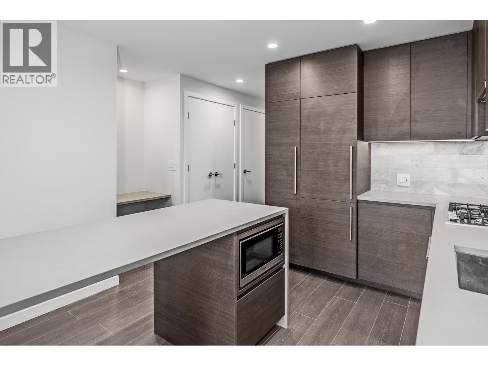 2009 4168 LOUGHEED HIGHWAY, Burnaby