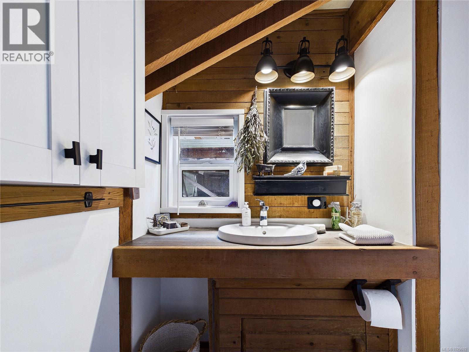 182 Devine Dr, Salt Spring