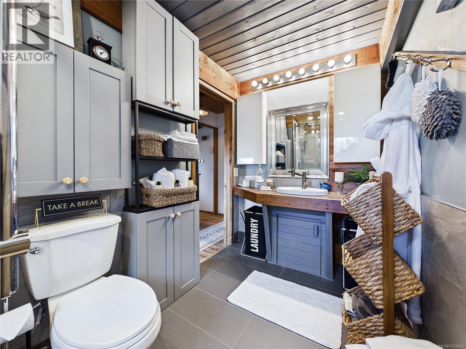 182 Devine Dr, Salt Spring