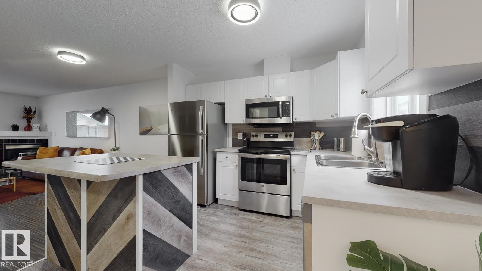 #52 10909 106 ST NW, Edmonton