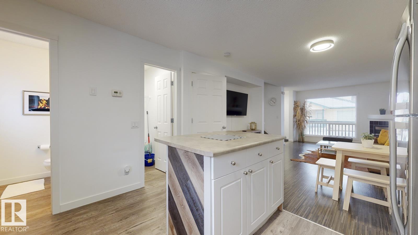 #52 10909 106 ST NW, Edmonton