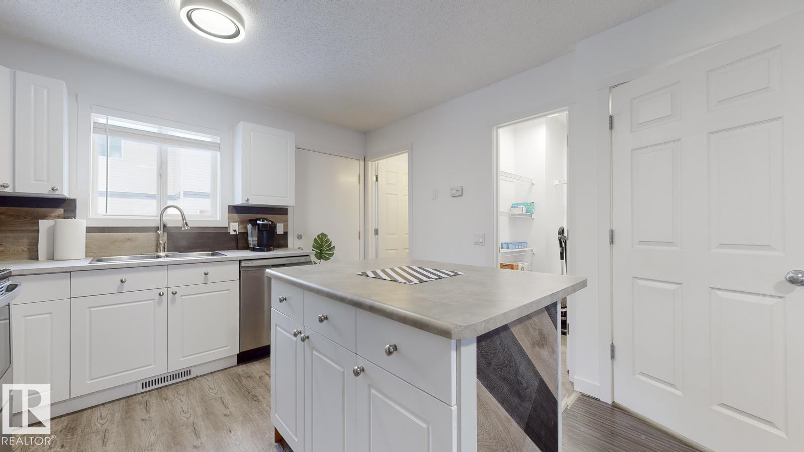 #52 10909 106 ST NW, Edmonton