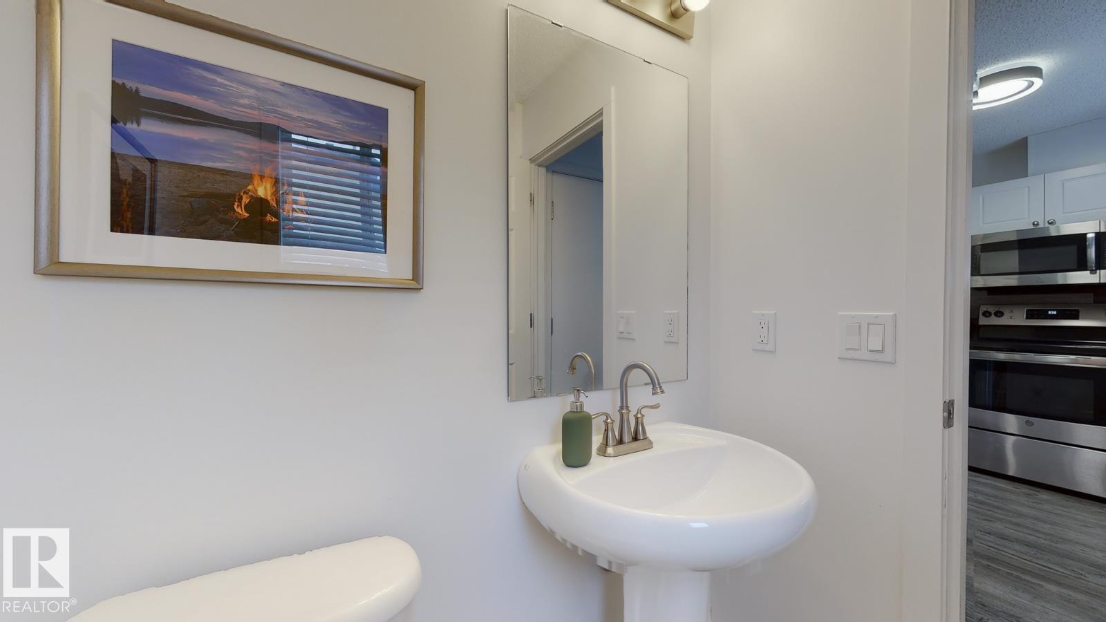 #52 10909 106 ST NW, Edmonton