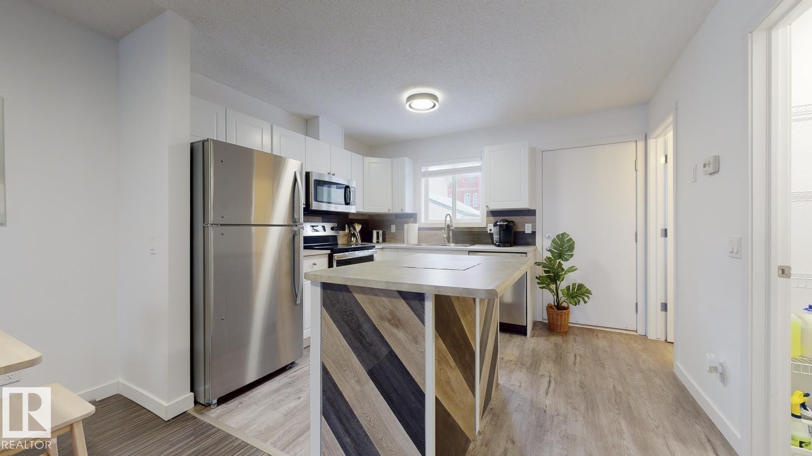#52 10909 106 ST NW, Edmonton