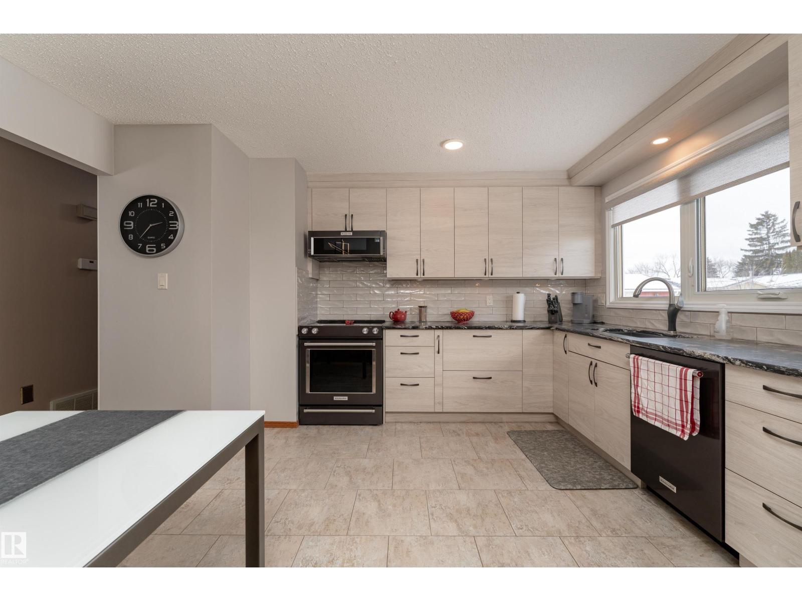 8326 98 AV, Fort Saskatchewan