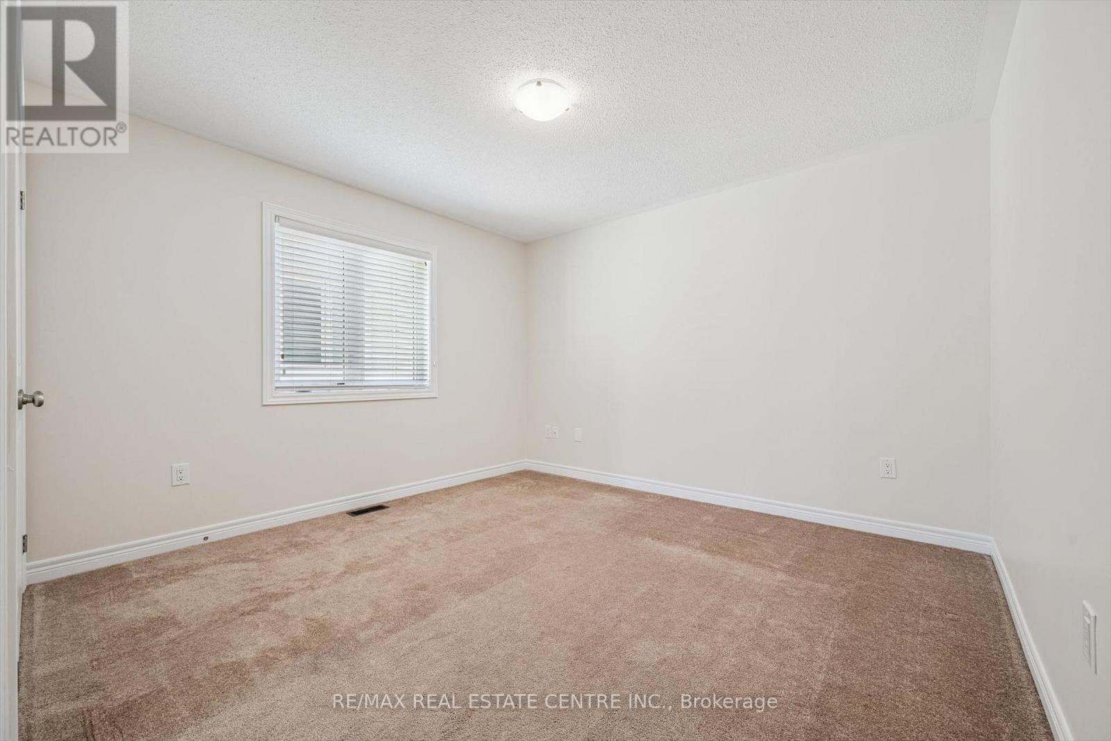 37 ZANETTA CRESCENT - 25