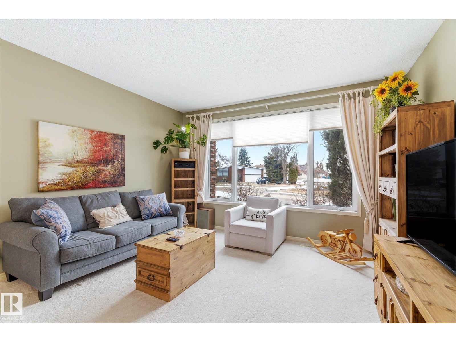 8427 152B AV NW, Edmonton