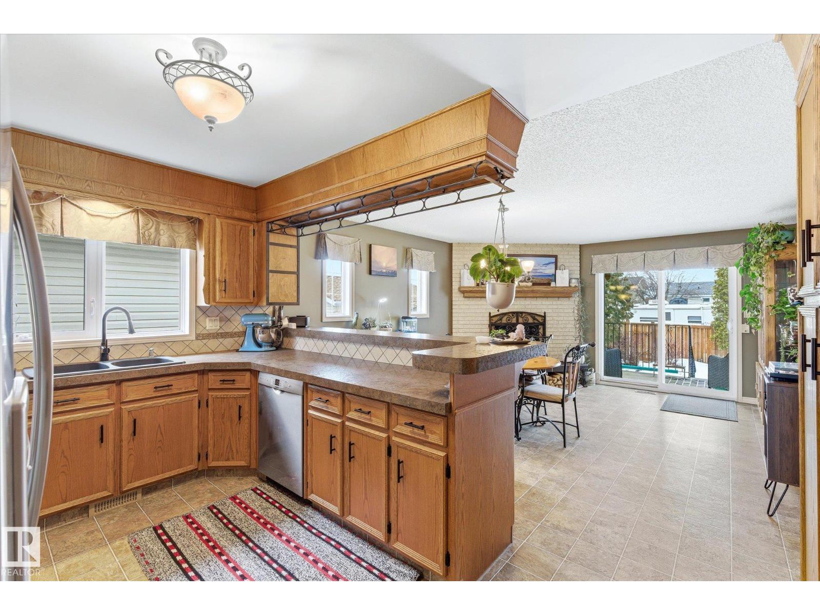 8427 152B AV NW, Edmonton