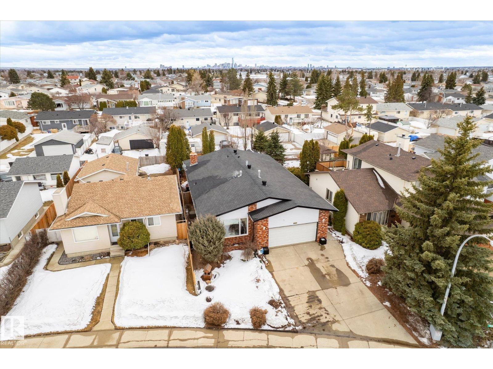 8427 152B AV NW, Edmonton