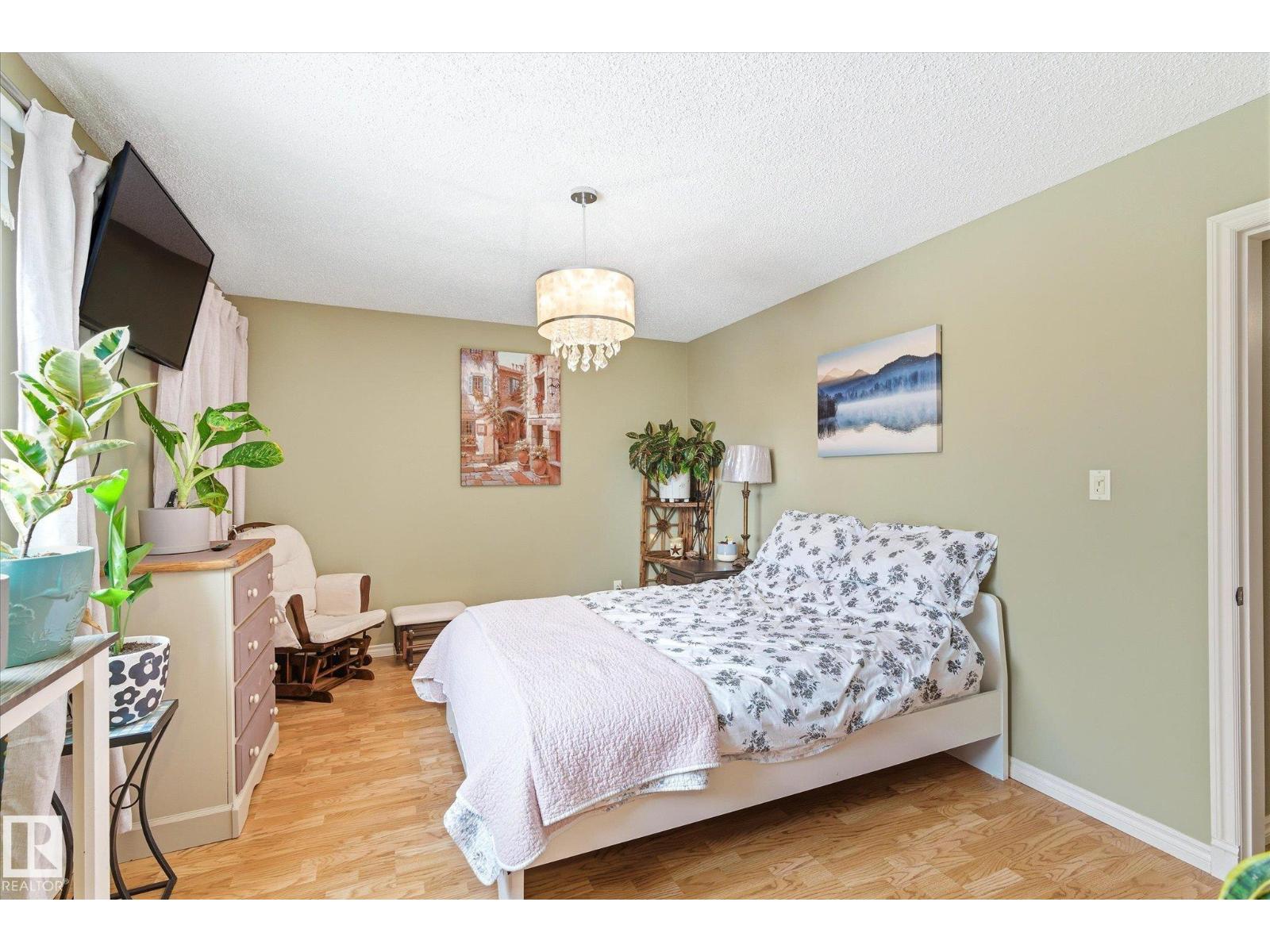 8427 152B AV NW, Edmonton