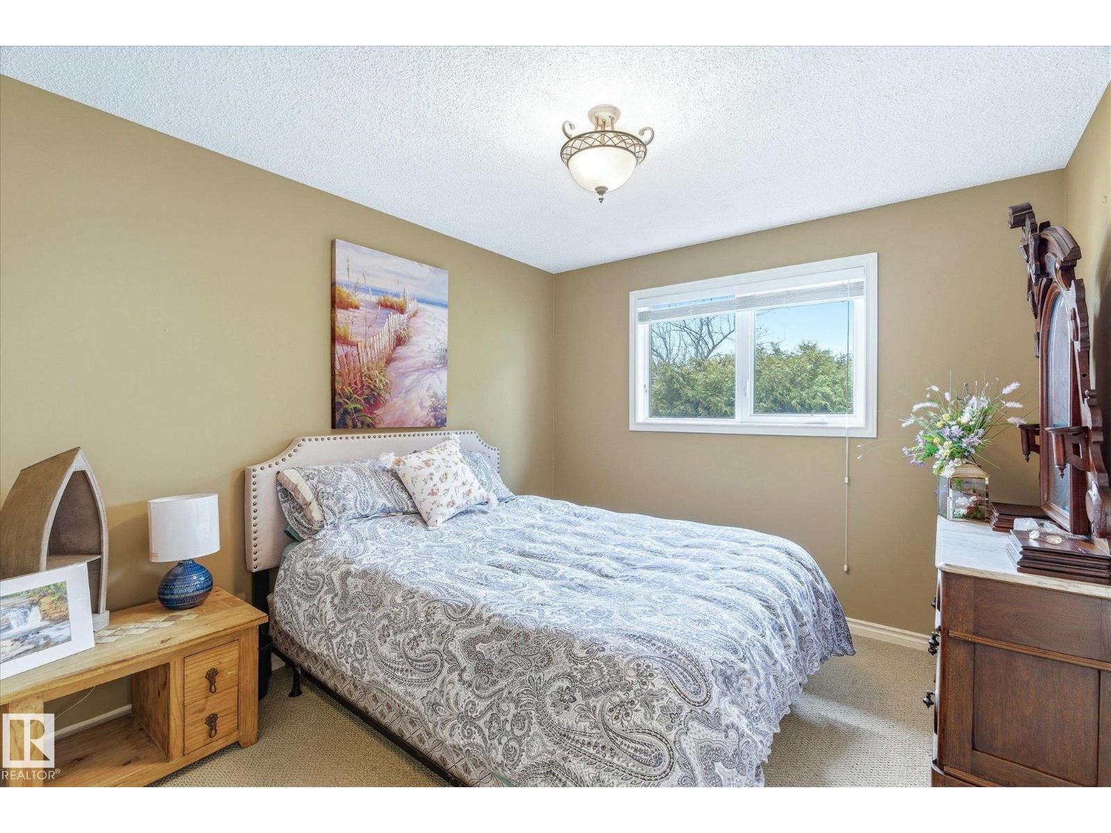 8427 152B AV NW, Edmonton