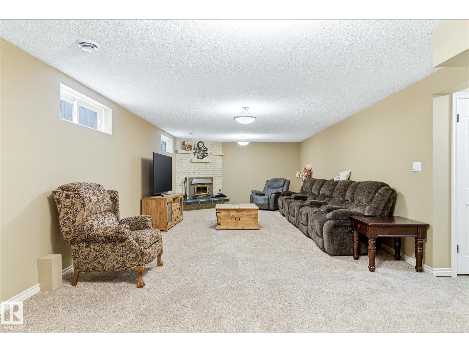 8427 152B AV NW, Edmonton