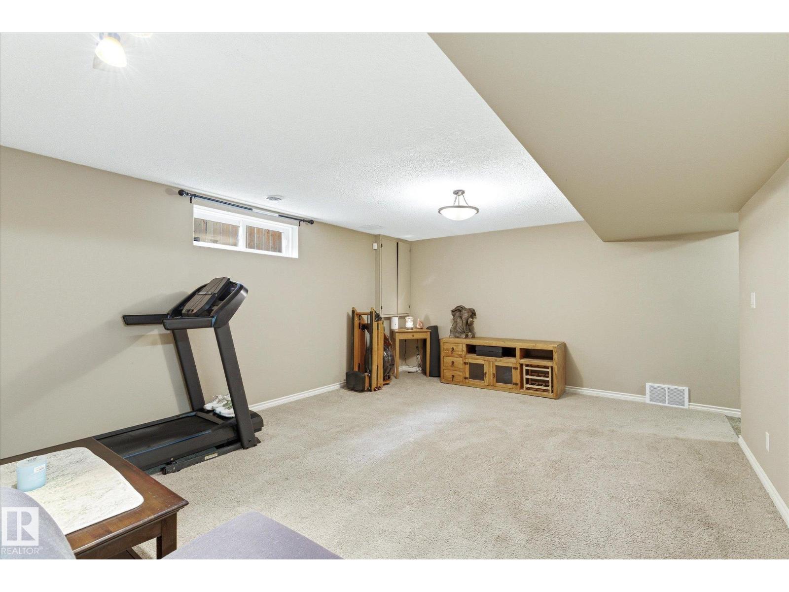 8427 152B AV NW, Edmonton