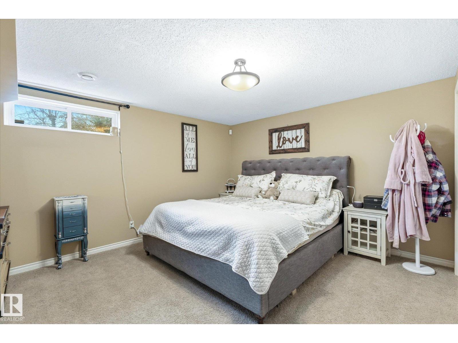 8427 152B AV NW, Edmonton