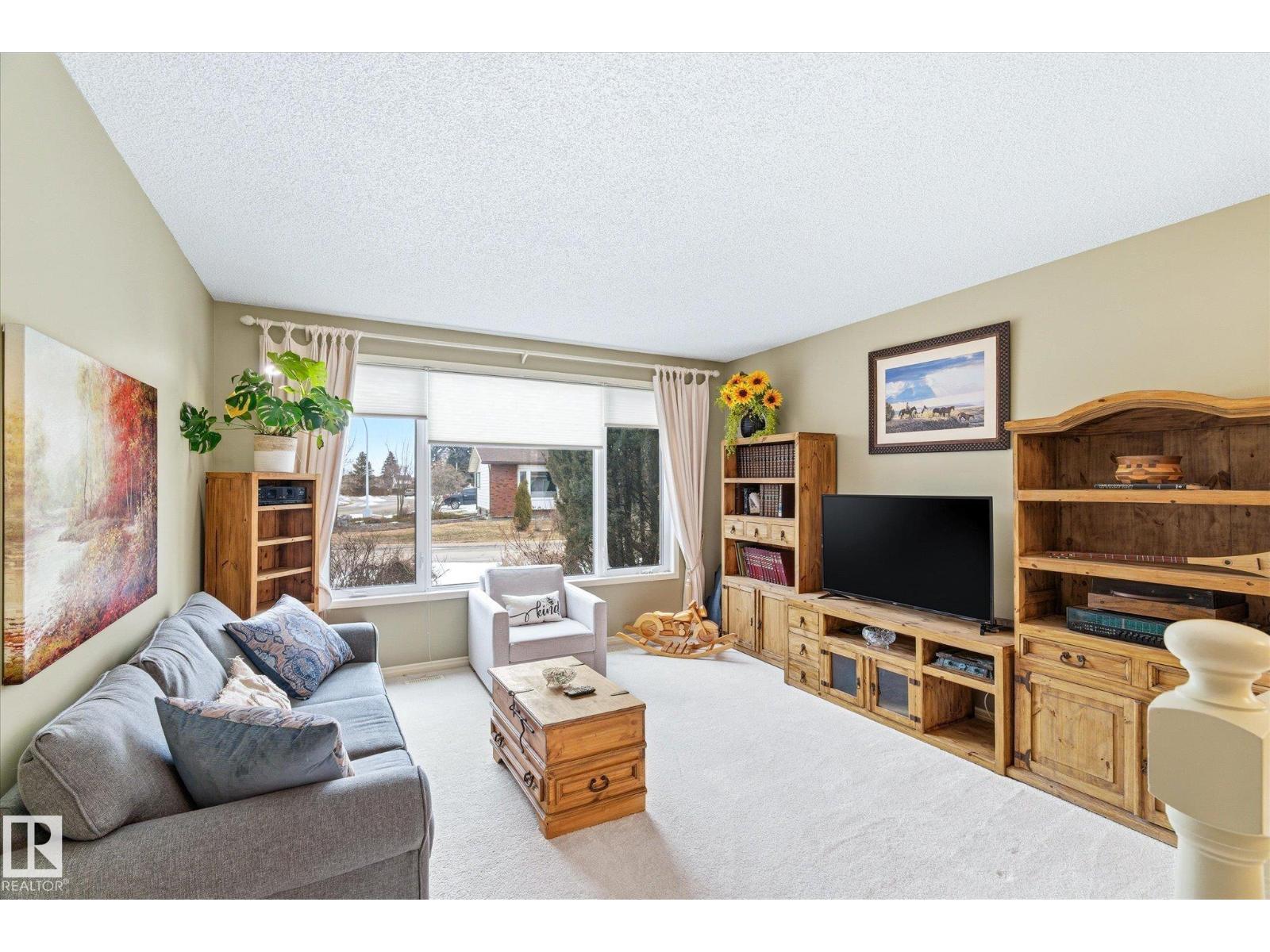 8427 152B AV NW, Edmonton