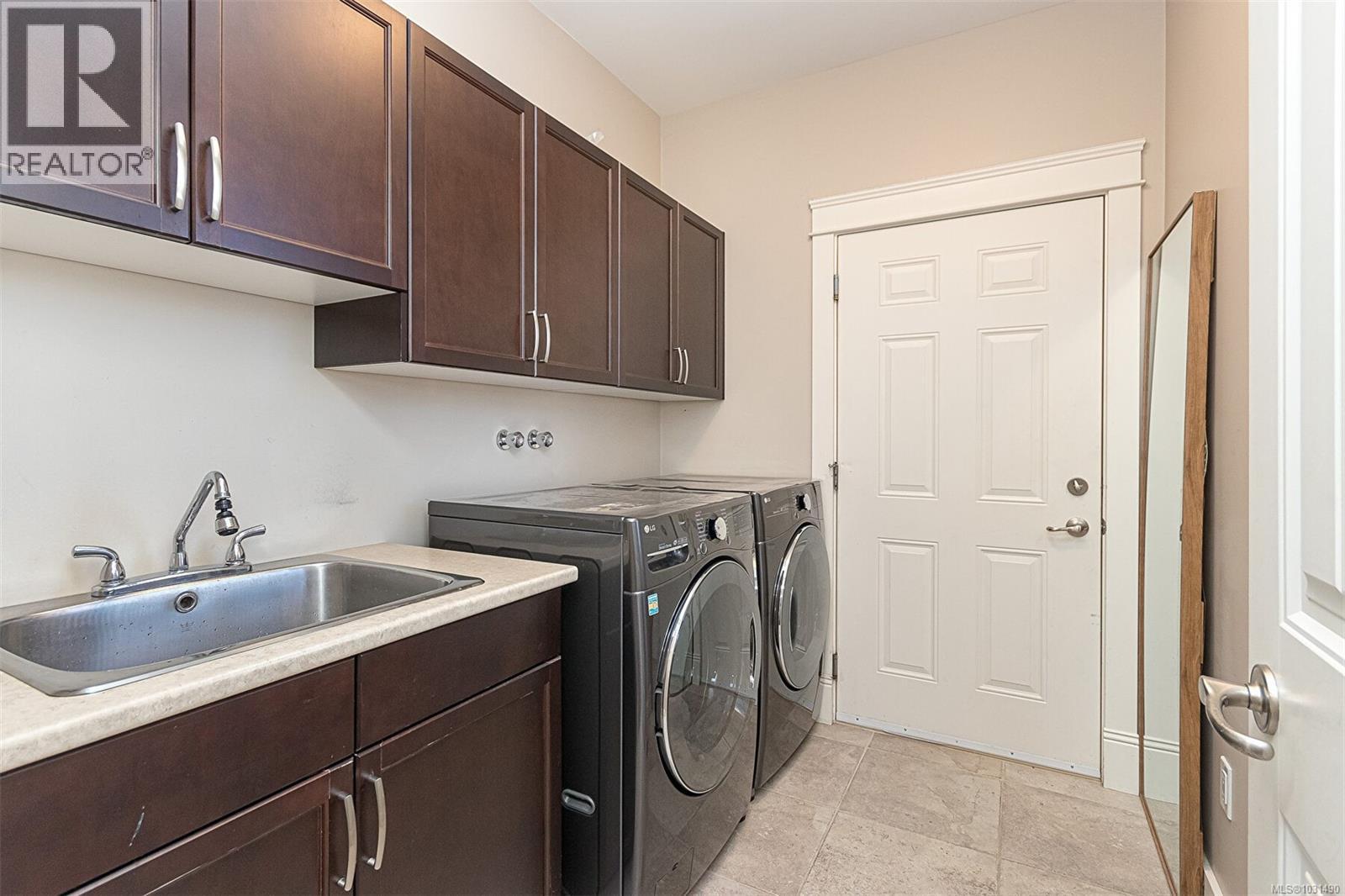 1143 Natures Gate, Langford