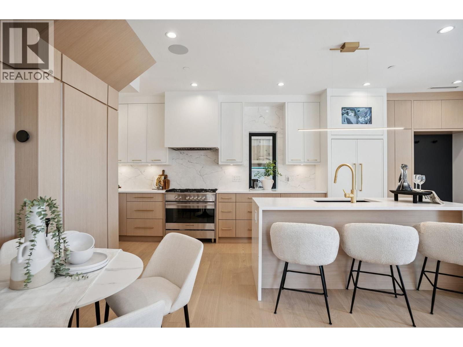 2307 E 3RD AVENUE, Vancouver