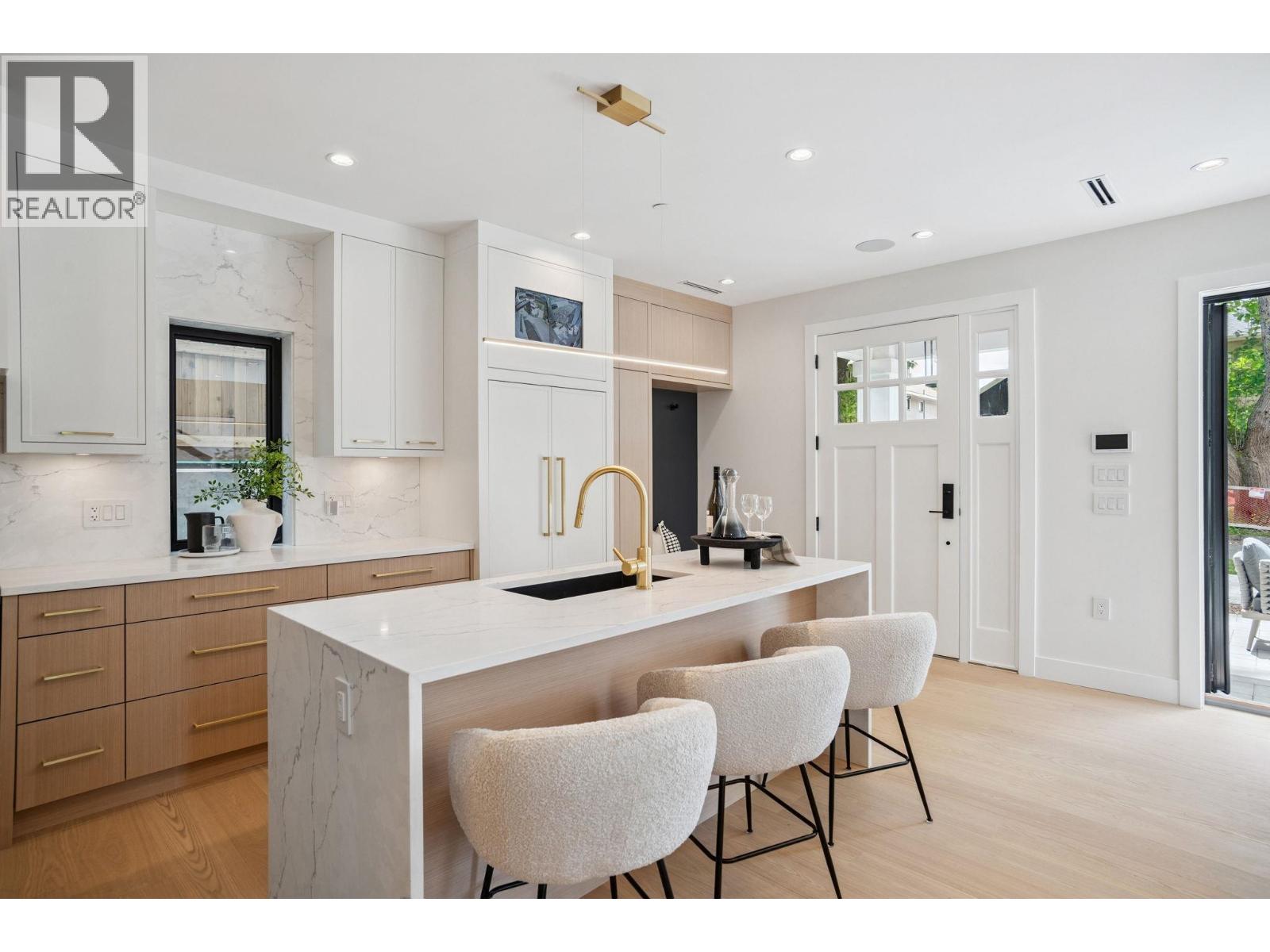 2307 E 3RD AVENUE, Vancouver