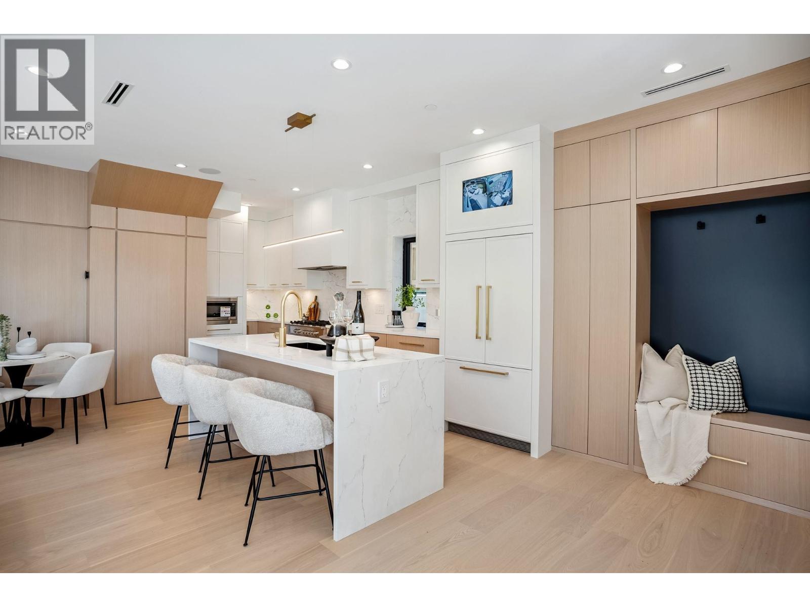 2307 E 3RD AVENUE, Vancouver