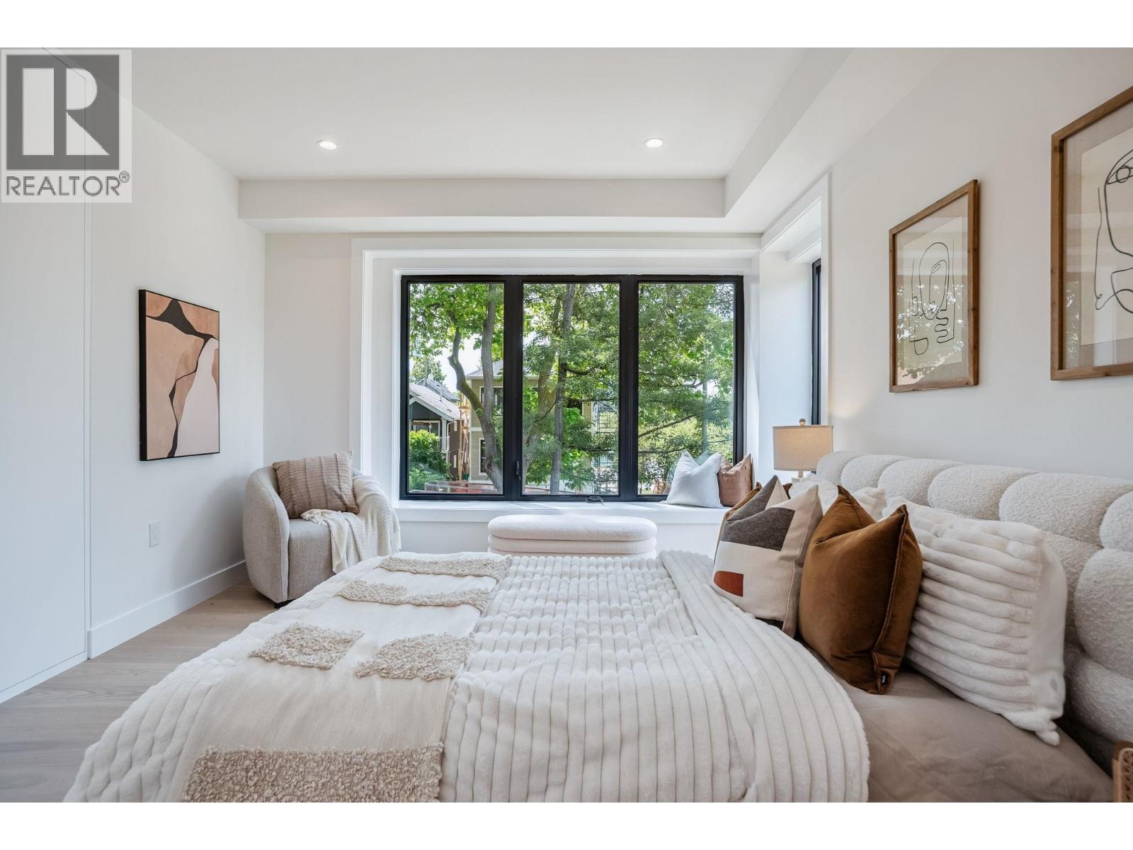 2307 E 3RD AVENUE, Vancouver