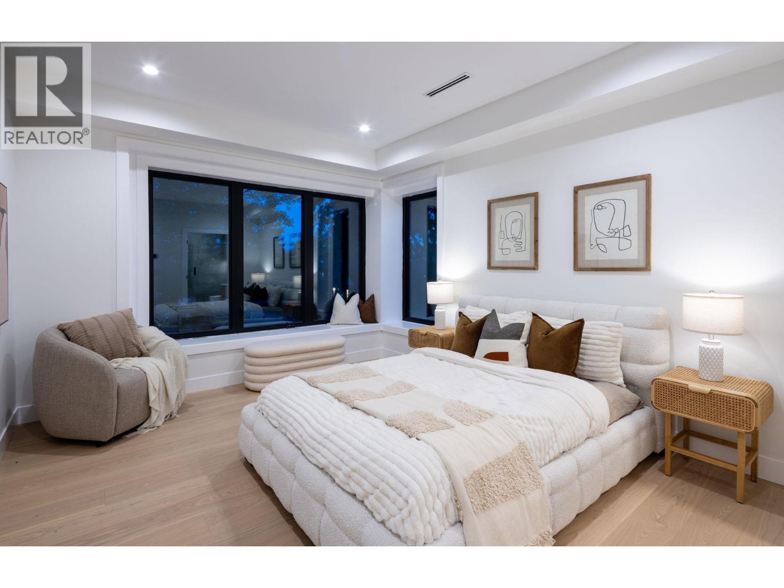 2307 E 3RD AVENUE, Vancouver